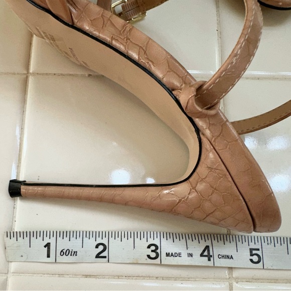Never used!!! Steve Madden tan snake skin pattern stiletto heels! 4 inch heels! - Picture 8 of 8